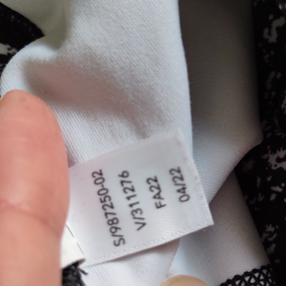 Athleta Size Small Ultimate Stash 7/8 Tight Leggings - Picture 12 of 16